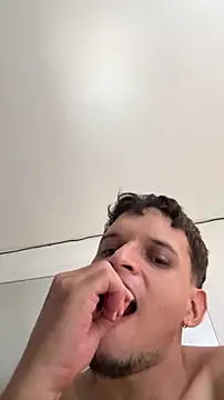 ArturoDelgado1 online show from 04-15-26, 05:42