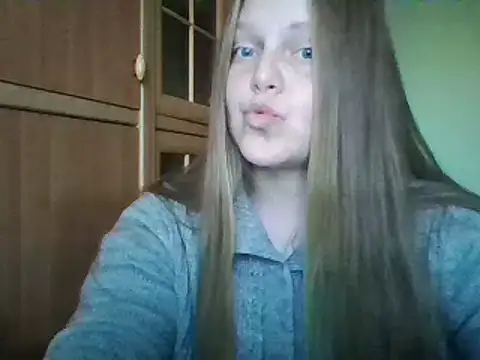 Snapshot of Evasapples chatting on 12-14-24, 01:49 Evasapples online show from 12-14-24, 01:49