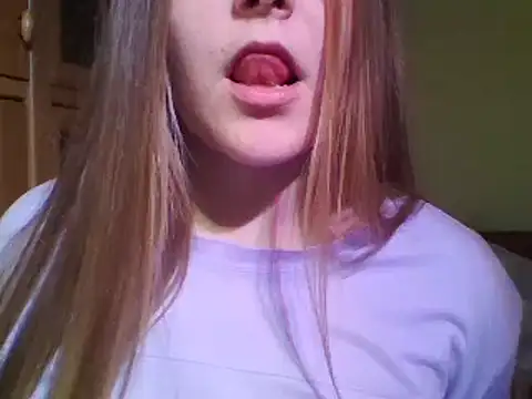 Snapshot of Evasapples chatting on 12-23-24, 05:54 Evasapples online show from 12-23-24, 05:54