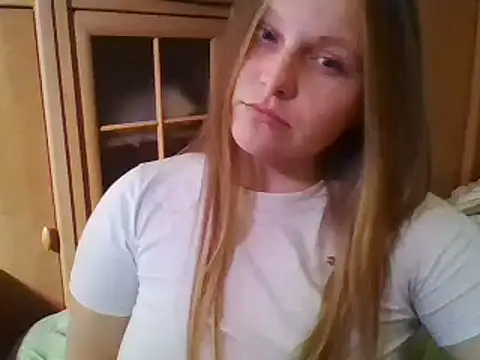 Snapshot of Evasapples chatting on 12-29-24, 09:20 Evasapples online show from 12-29-24, 09:20