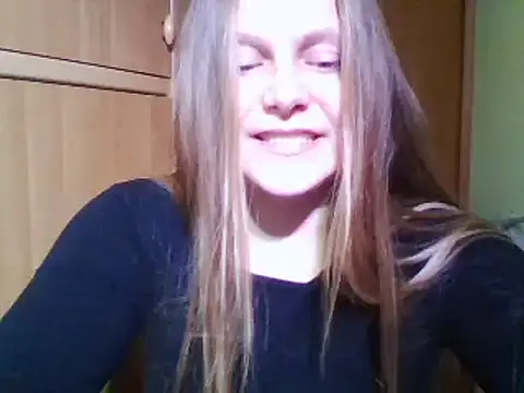 Snapshot of Evasapples chatting on 01-03-25, 10:29 Evasapples online show from 01-03-25, 10:29