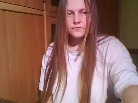 Snapshot of Evasapples chatting on 02-08-25, 03:42 Evasapples online show from 02-08-25, 03:42