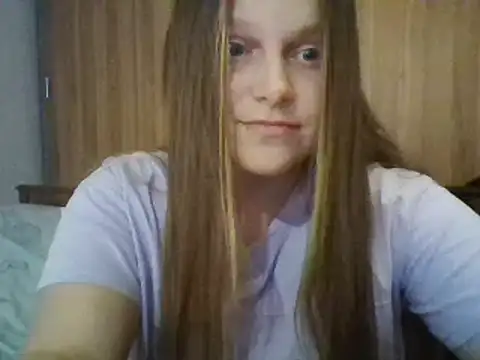 Snapshot of Evasapples chatting on 03-15-25, 09:27 Evasapples online show from 03-15-25, 09:27