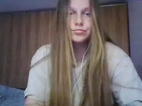 Snapshot of Evasapples chatting on 03-19-25, 04:34 Evasapples online show from 03-19-25, 04:34