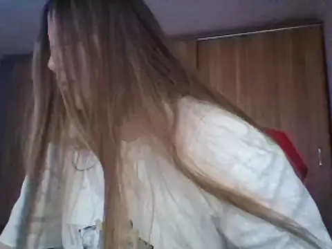 Snapshot of Evasapples chatting on 03-20-25, 06:42 Evasapples online show from 03-20-25, 06:42