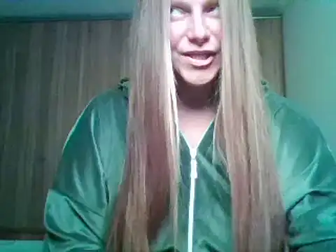 Snapshot of Evasapples chatting on 09-11-25, 12:27 Evasapples online show from 09-11-25, 12:27