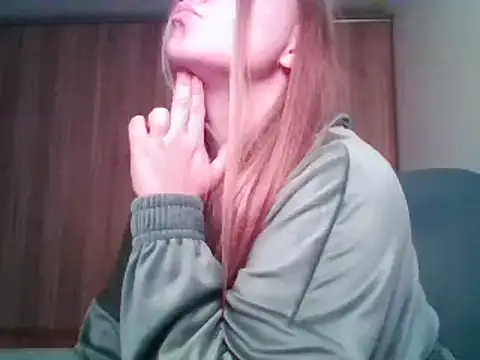 Snapshot of Evasapples chatting on 09-12-25, 11:10 Evasapples online show from 09-12-25, 11:10