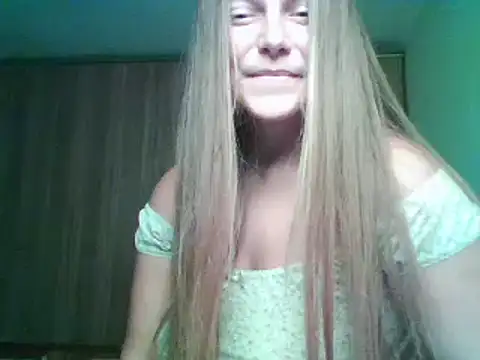 Snapshot of Evasapples chatting on 09-15-25, 03:23 Evasapples online show from 09-15-25, 03:23