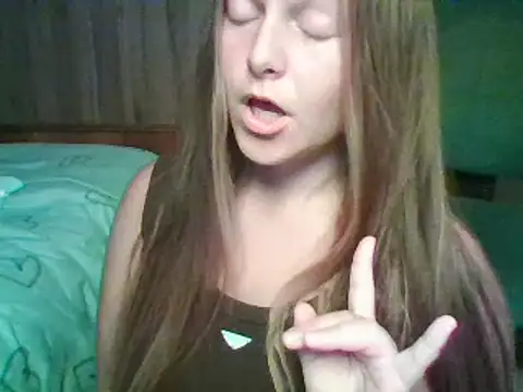 Snapshot of Evasapples chatting on 09-16-25, 07:59 Evasapples online show from 09-16-25, 07:59