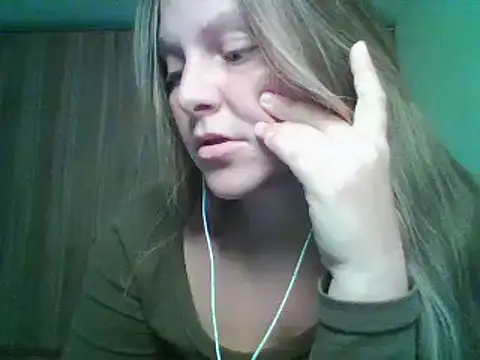 Snapshot of Evasapples chatting on 09-20-25, 03:35 Evasapples online show from 09-20-25, 03:35