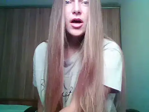 Snapshot of Evasapples chatting on 10-02-25, 04:25 Evasapples online show from 10-02-25, 04:25