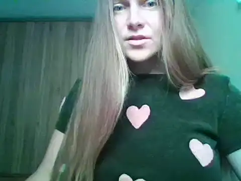 Snapshot of Evasapples chatting on 10-05-25, 07:01 Evasapples online show from 10-05-25, 07:01