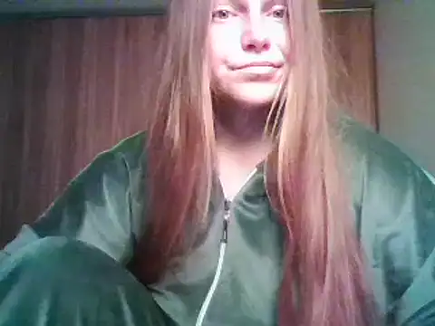 Snapshot of Evasapples chatting on 10-12-25, 12:04 Evasapples online show from 10-12-25, 12:04