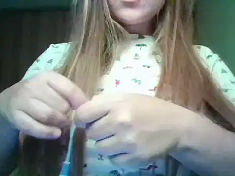 Snapshot of Evasapples chatting on 10-18-25, 09:37 Evasapples online show from 10-18-25, 09:37