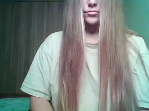 Snapshot of Evasapples chatting on 10-23-25, 09:57 Evasapples online show from 10-23-25, 09:57