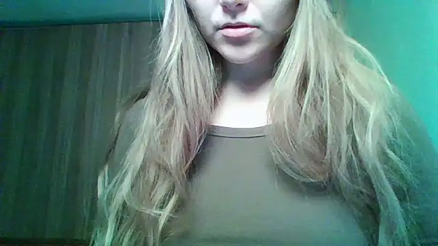 Snapshot of Evasapples chatting on 11-21-25, 06:39 Evasapples online show from 11-21-25, 06:39