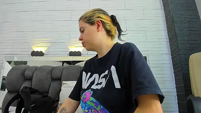 dorothy vegga online show from 12-17-25, 03:56