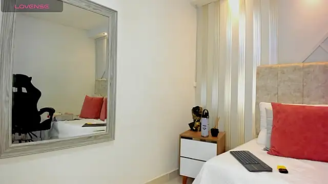 Tayra Pradit online show from 01-16-25, 10:44