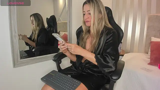 Tayra Pradit online show from 01-30-25, 01:11