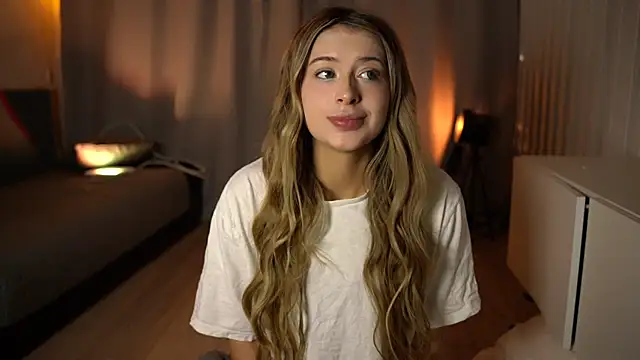 Snapshot of elisa_moon chatting on 12-04-24, 03:21 elisa moon online show from 12-04-24, 03:21