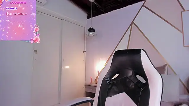 Snapshot of emma_carterr1 chatting on 12-21-24, 01:04 emma carterr1 online show from 12-21-24, 01:04