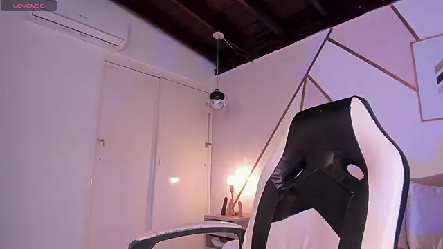 Snapshot of emma_carterr1 chatting on 12-30-24, 10:12 emma carterr1 online show from 12-30-24, 10:12