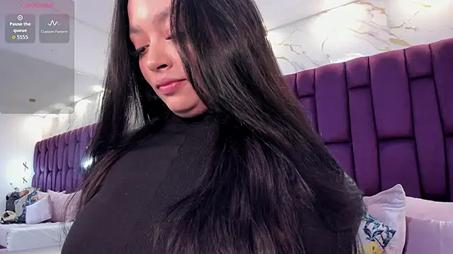 Snapshot of emma_carterr1 chatting on 10-25-25, 01:40 emma carterr1 online show from 10-25-25, 01:40