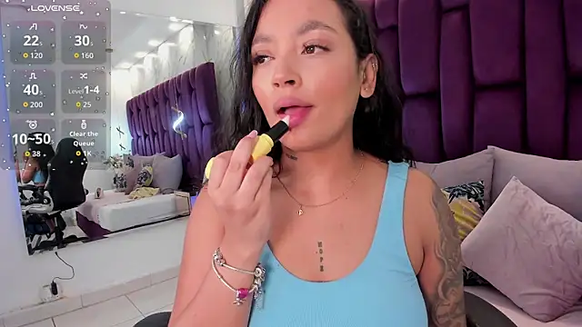 Snapshot of emma_carterr1 chatting on 11-22-25, 01:43 emma carterr1 online show from 11-22-25, 01:43