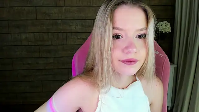 MilanaBalmain online show from 09-15-25, 04:12