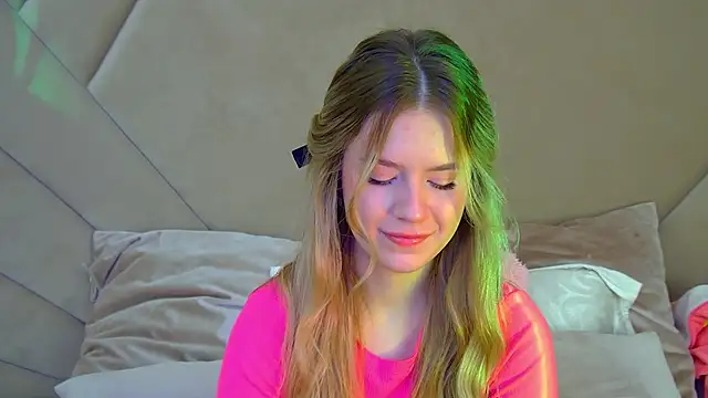 MilanaBalmain online show from 10-13-25, 04:12