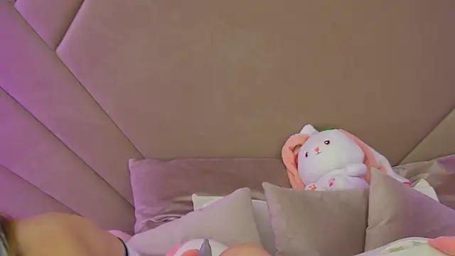 MilanaBalmain online show from 11-12-25, 04:18