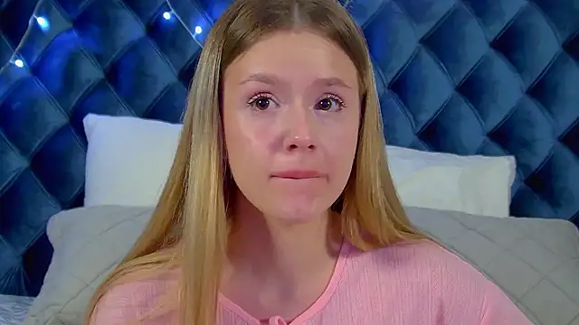 MilanaBalmain online show from 12-17-25, 06:25