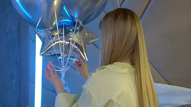 MilanaBalmain online show from 04-22-26, 04:30