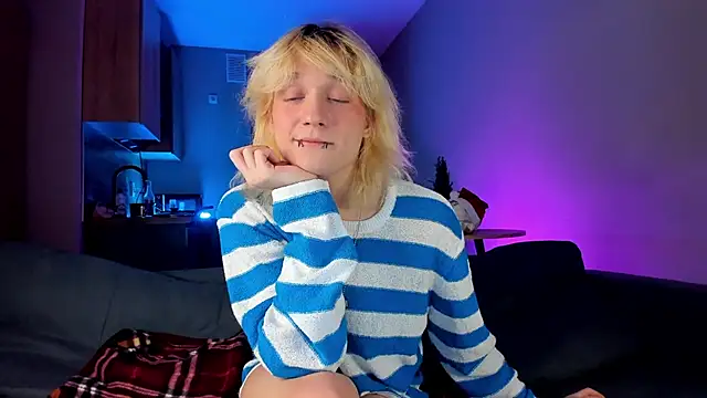 Snapshot of Gregory_Byyrd chatting on 12-24-24, 07:22 Gregory Byyrd online show from 12-24-24, 07:22