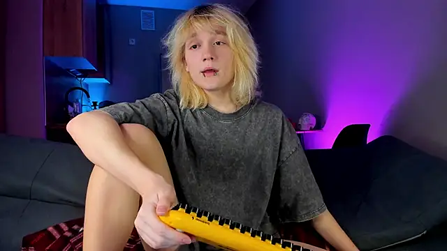 Snapshot of Gregory_Byyrd chatting on 01-05-25, 12:42 Gregory Byyrd online show from 01-05-25, 12:42