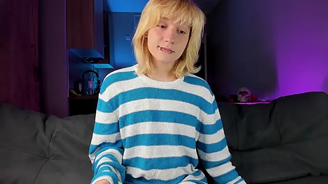 Snapshot of Gregory_Byyrd chatting on 03-08-25, 07:42 Gregory Byyrd online show from 03-08-25, 07:42