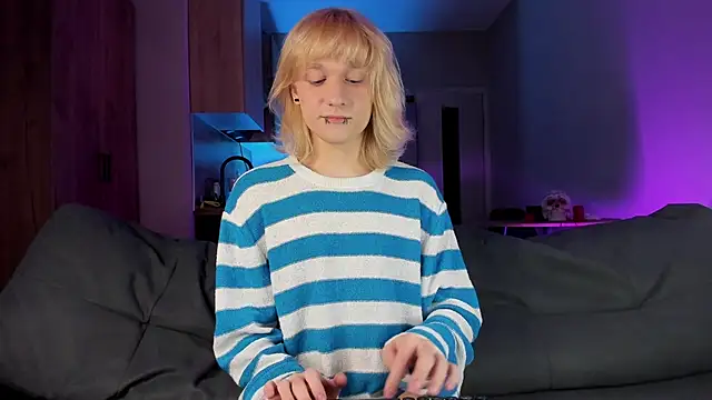 Snapshot of Gregory_Byyrd chatting on 03-11-25, 07:36 Gregory Byyrd online show from 03-11-25, 07:36