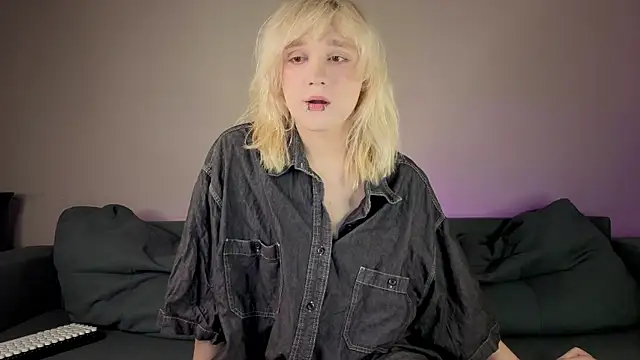 Snapshot of Gregory_Byyrd chatting on 11-18-25, 09:19 Gregory Byyrd online show from 11-18-25, 09:19