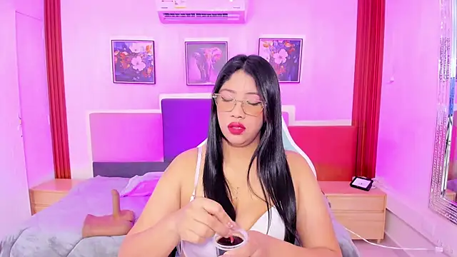 Snapshot of estrella_bigboobs14 chatting on 12-16-25, 10:31 estrella bigboobs14 online show from 12-16-25, 10:31