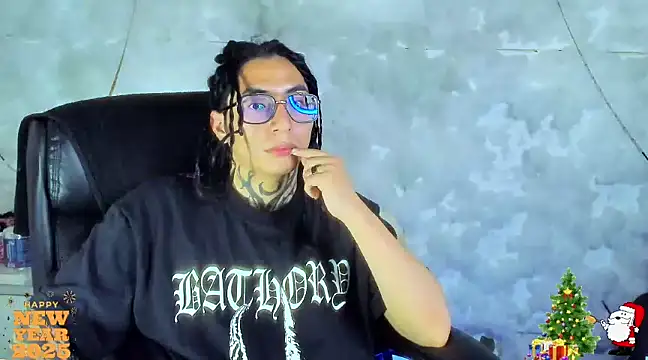 Snapshot of mikeysloan chatting on 01-03-25, 01:05 mikeysloan online show from 01-03-25, 01:05