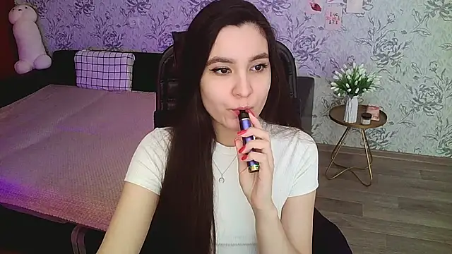 Snapshot of annie_shine chatting on 12-29-24, 03:54 annie shine online show from 12-29-24, 03:54