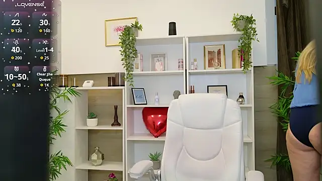 Snapshot of LadyLeea chatting on 06-24-26, 03:27 LadyLeea online show from 06-24-26, 03:27