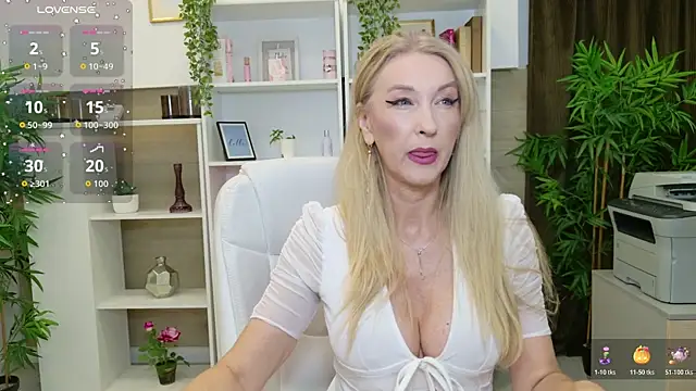 Snapshot of LadyLeea chatting on 07-22-26, 03:20 LadyLeea online show from 07-22-26, 03:20