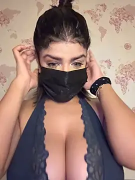 shanelle0 online show from 06-05-26, 10:26