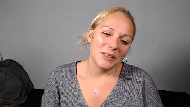 Snapshot of Doucelouve9 chatting on 11-22-25, 05:23 Doucelouve9 online show from 11-22-25, 05:23