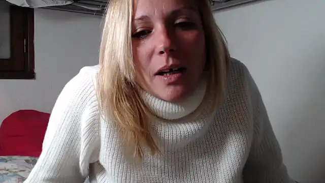 Snapshot of Doucelouve9 chatting on 01-06-26, 05:27 Doucelouve9 online show from 01-06-26, 05:27