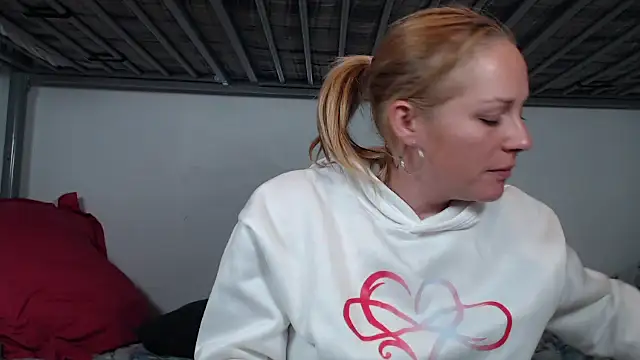 Snapshot of Doucelouve9 chatting on 02-02-26, 05:11 Doucelouve9 online show from 02-02-26, 05:11