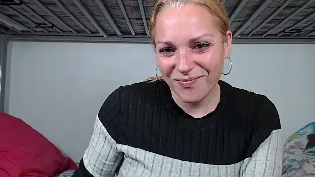 Snapshot of Doucelouve9 chatting on 02-04-26, 05:19 Doucelouve9 online show from 02-04-26, 05:19