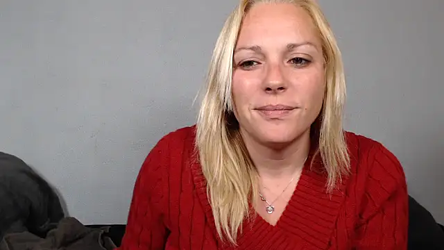 Snapshot of Doucelouve9 chatting on 02-10-26, 05:17 Doucelouve9 online show from 02-10-26, 05:17