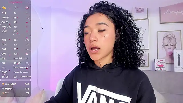 Crystal Dluna online show from 01-14-25, 06:49